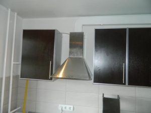 Установка вытяжки на кухне в Вологде