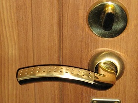 Замена дверной ручки входной двери в Вологде